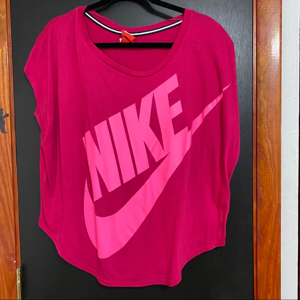 nike boxy tee